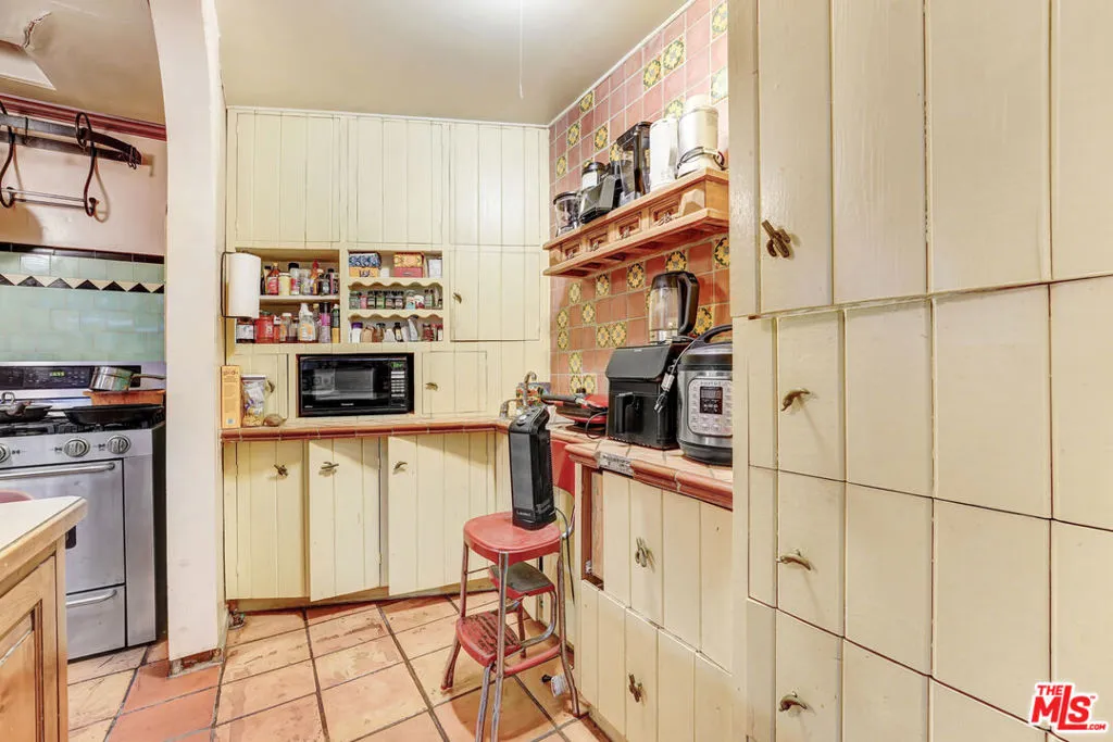 9015 Beverlywood Street, Los Angeles, California 90034 home-pic-9